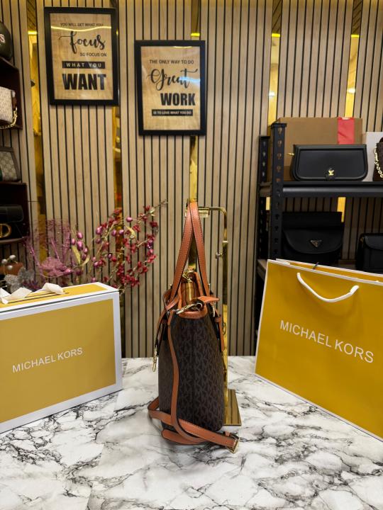 Michael  Kors Jet Set Travel With Box And Dust Bag Including Carry Bag (Brown)