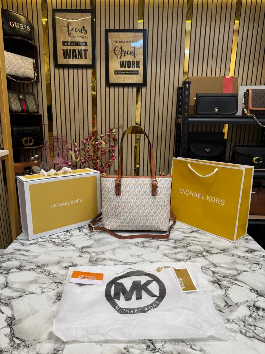 Michael  Kors Jet Set Travel With Box And Dust Bag Including Carry Bag (Beige)