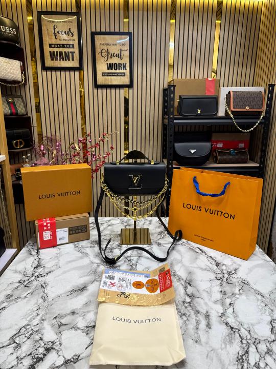 Louis  Vuitton Capucines Shoulder Bag With Double Og Box And Dust Bag (Black)