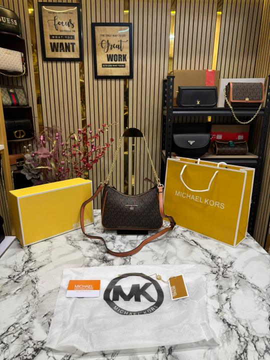 Michael  Kors Jet Set Charm Logo Shoulder Bag With Box And Dust Bag Including Carry Bag (Brown)