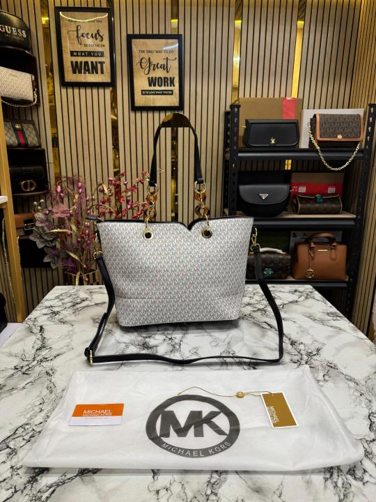 Michael  Kors Raven Large Logo Tote Bag With Dust Bag (Black White)