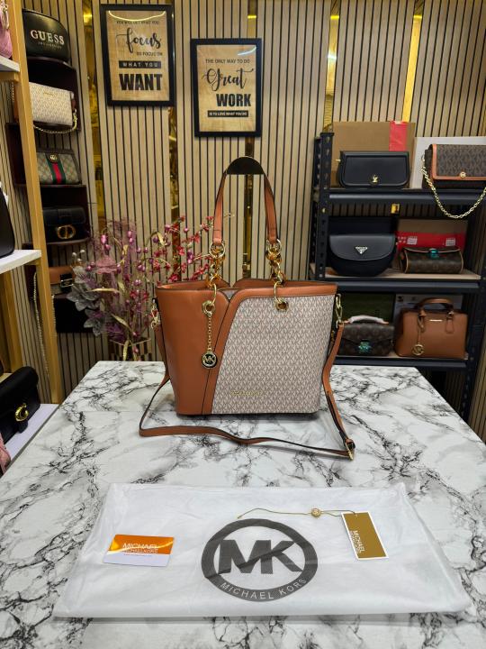 Michael  Kors Raven Large Logo Tote Bag With Dust Bag (Beige Brown)