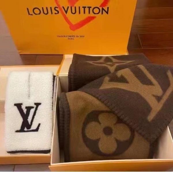 Louis Vuitton LV8 Woollen Muffler With Plain ZipLock Bag