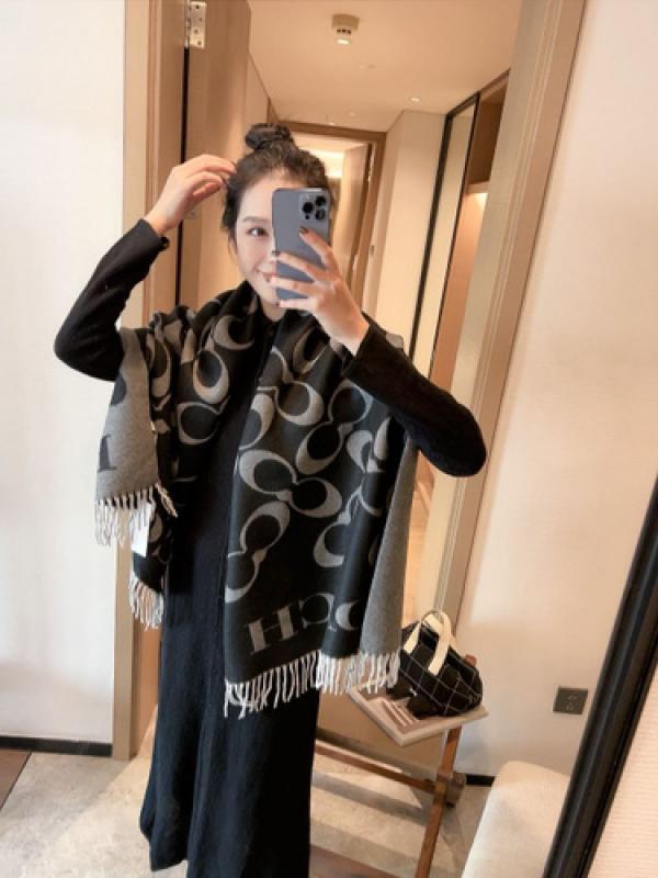 Coach CC18 Woollen Scarf With Plain ZipLock Bag