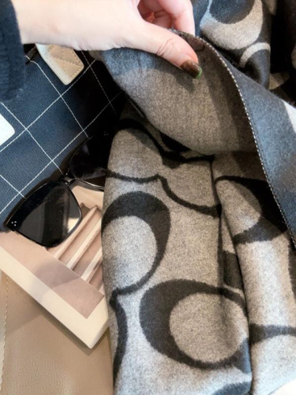 Coach CC18 Woollen Scarf With Plain ZipLock Bag